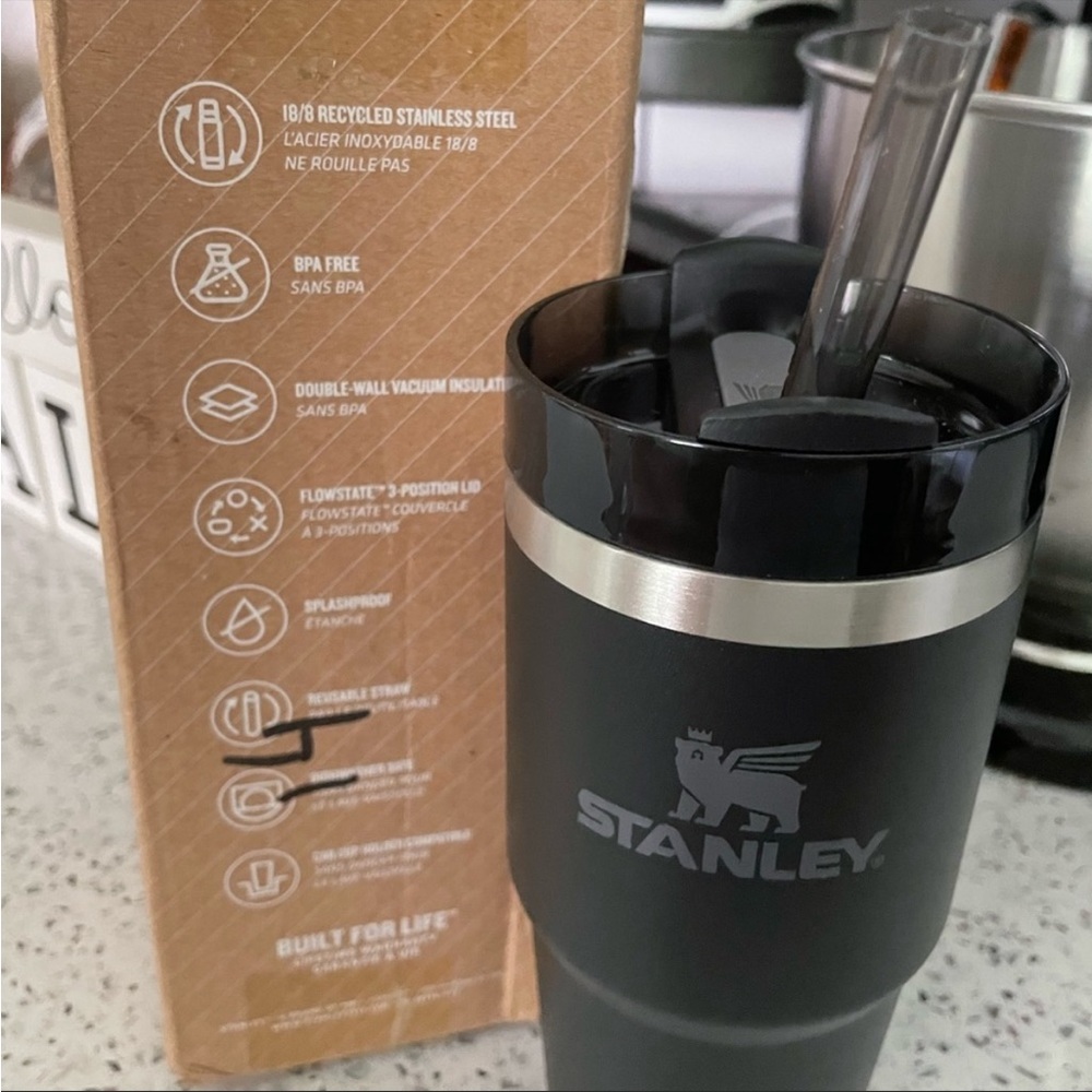 14 OZ Stanley cup with straw